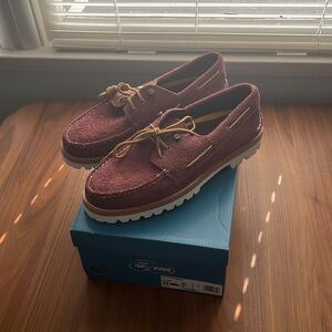 [NIB] Maroon Suede Sperry Topsider Boat Shoes. Waterproof, vibram soles. Size 10